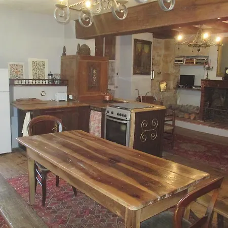 Rue Des Douves * Verteuil-sur-Charente